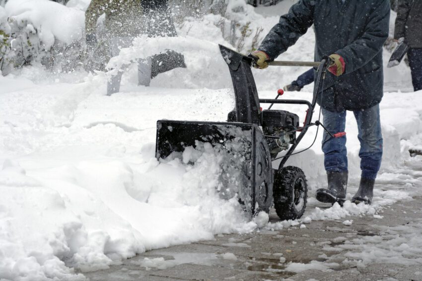 Mechanical snow removal of snow-covered pavement